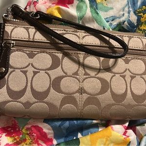 Coach vintage styled wallet or wristlet can be used both ways in great condition